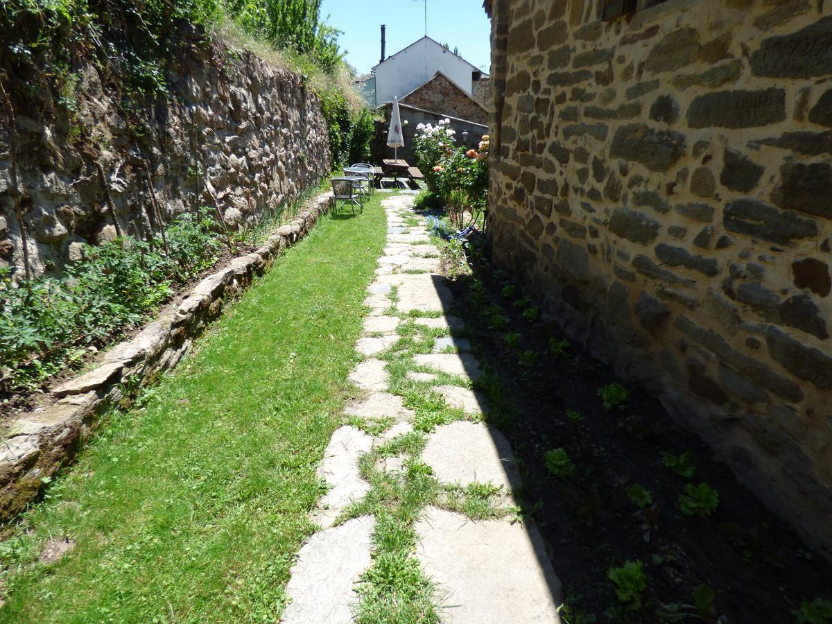 La Posada De Pedrazales Extérieur photo
